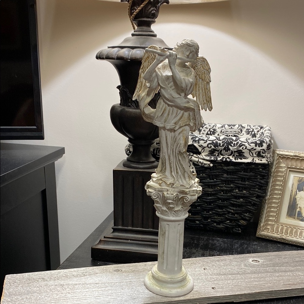 Elegant Unicorn Corp. Dallas Flutist Angel Figurine on Pedestal!